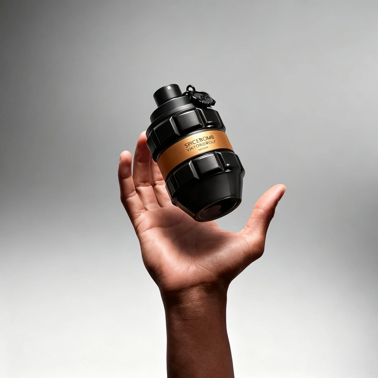 Woody & Spicy Cologne for Men With Notes of Amber & Vanilla - Viktor Rolf - Spicebomb Extreme Eau De Parfum